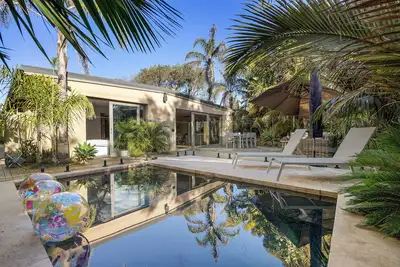 Image de Palms on Hardy: 4  Br, 2  Ba House in Rye, Sleeps 10