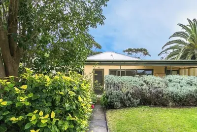 Image de Back Beach Lodge: 4 Br, 2 Ba House in Portsea, Sleeps 10