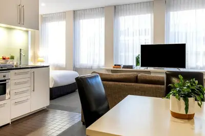 Image de Apartment Near Crown Casino and City Centre!