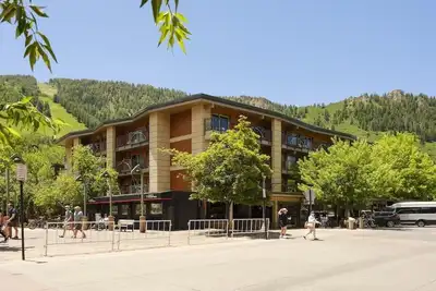 Image de Platinum 3br condo in the heart of Downtown Aspen - across from Silver Queen!