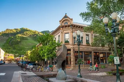 Image de Convenient gold-rated 2br in the heart of downtown Aspen - across from gondola!