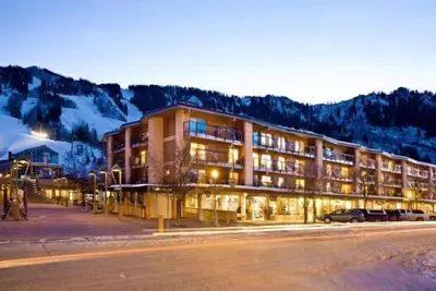 Image de Gold-rated 3br in downtown Aspen core - next to gondola - walk to shops!