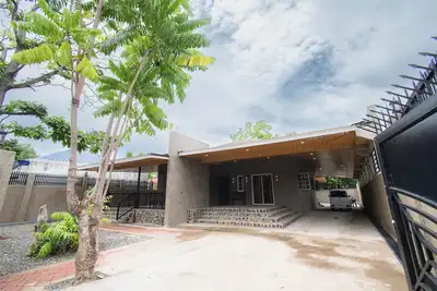 Image de GAVs Abode: Your Spacious and Peaceful home in Duma