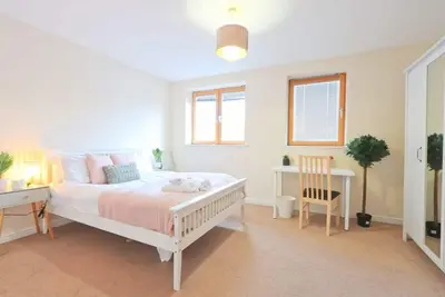 Image de Two Bed Townhouse walking distance from Bristol Temple Meads!