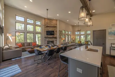 Idlewood Treehouse by Innsbrook Vacations!