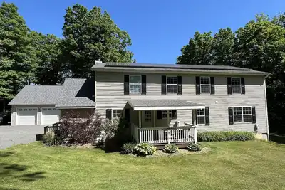 Image de Goodyear Lakehouse - Beautiful home overlooking Goodyear Lake