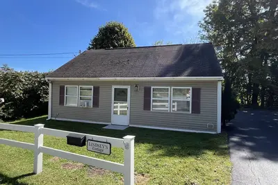 Image de Lindsey's Cottage - 1 mile to the park!