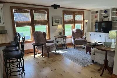 Image de Pindar's Pond - Private Pond ~ fenced in yard!