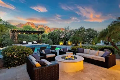 Image de Casa de Camelback, Views & Location!