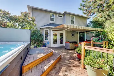 Image de Spacious Home w/ Swim Spa & Deck in Medford!