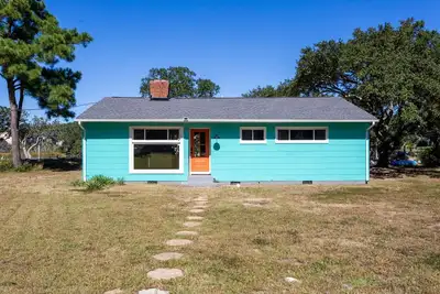 Image de Charming 3 bedroom cottage in beautiful Vb with Deepwater access, New dock