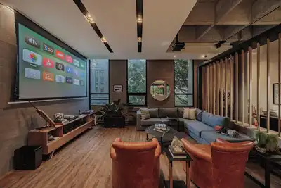 Image de Designer Loft Unique Location Provenza -Lleras 2br w Alexa, Wifi & Fitness area