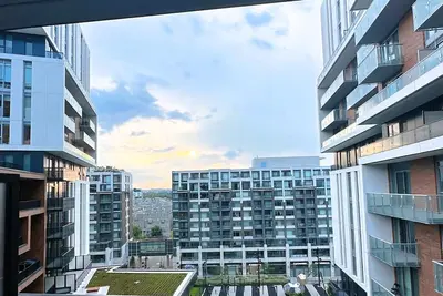 Image de Luxury Downtown Markham Condo