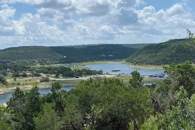 Image de Lake Travis Bungalow with Beautiful View!