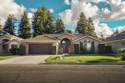 Image de Spacious 4br Home – Modern Comfort & Ideal Location in Fresno, Ca