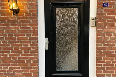 Image de Right in the center across from the stores