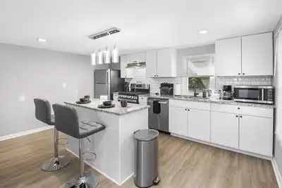 Image de Beautiful Brookpark House: Large home, Self Check-In near Ix Center & Cle Airport