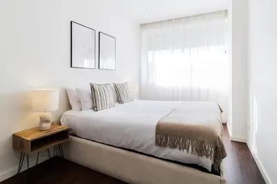 Image de 2br Wonder in the City Center by LovelyStay