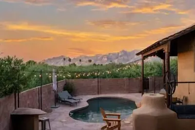 Image de King Bed, Location, Pool, Fire Pit, & Views