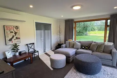 Image de White Rock Escape! 3-bedroom house with sleepout, Warm & Cozy, Quiet & Private.