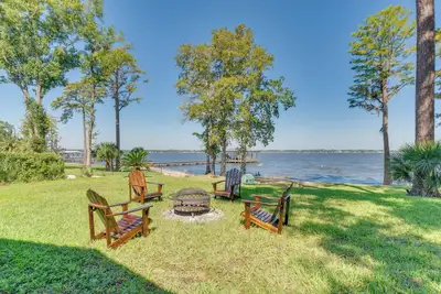 Image de Bayfront Gem: Patio & Fire Pit in Pensacola