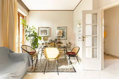 Image de Bright apartment of 83 square metres, for 5 persons, located on the second floor of a building with Elevator and Private Parking. The property is located in a residential area with all the main services, a few minutes' walk from the beach, the pine forest