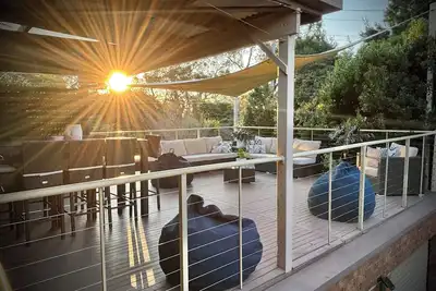 Image de Dromana Nirvana - 4 bedroom, 2 outdoor entertaining decks plus huge fire pit.