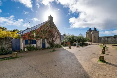 Image de Maison de vacances 'Devant Le Château De Suscinio' avec terrasse privée, jardin privé et Wi-Fi
