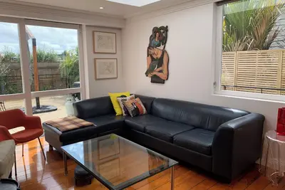 Image de High spec villa in sought after heritage central suburb. Pet friendly