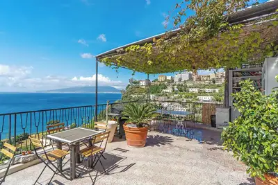 Image de Villa 'Quietness' avec vue sur la mer, terrasse partagée et Wi-Fi
