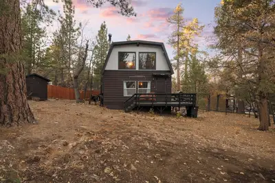 Image de The Cabin - Pet Friendly, Fenced Yard, Fireplace