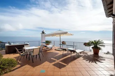 Image de Appartement 'Appartamento Tramonto Superior' avec vue sur la mer, Wi-Fi et climatisation