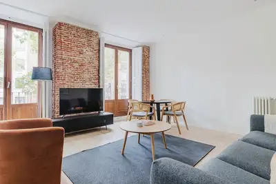 Image de Sweet Huertas Cortes 3br w/ Doorman, Balcony, A/C, by Blueground