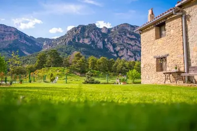 Image de Maison de campagne 'Can Caubet Ll' avec vue sur les montagnes, piscine partagée et Wi-Fi