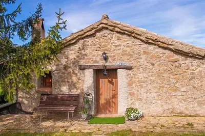 Image de Maison de campagne 'Can Caubet Lll' avec vue sur les montagnes, piscine partagée et Wi-Fi