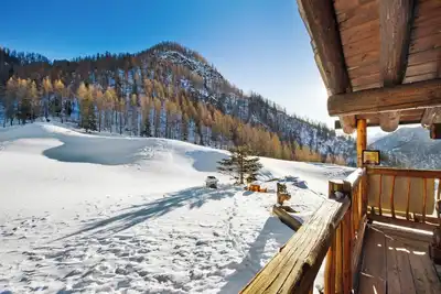 Image de Chalet 'L'Ange Des Neiges' avec vue sur les montagnes, piscine privée et Wi-Fi