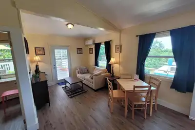 Sunny 1 bedroom in Esperanza close to everything