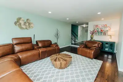 Image de Cozy 4br Home with 2. 5 Baths