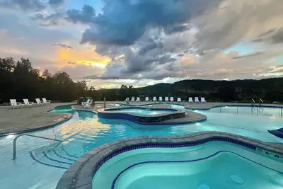 Image de Luxe Cabin, hot tubs & pools near Bryce & Zion
