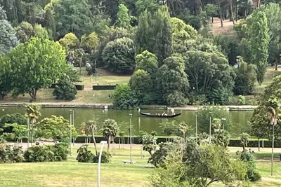 Image de Eur Pond Suite with Stunning Pond View
