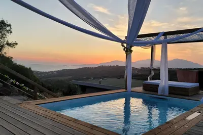 Image de Villa nichée maquis vue mer piscine chauffée jacuzzi