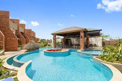 Image de New 6bd Townhouse 5 min walk Ritz/Palm Beach #1516