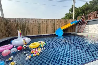 Ravin Paradise Pool Villa Pattaya 3-bedroom   with Ac, WiFi, pool table, bbq