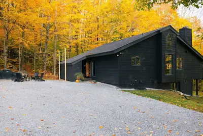 Image de Rockwell Haus: modern cabin 14 min from Killington