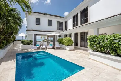 Image de Dolphin Beach House in St James by Personal Villas - Elegance and Comfort