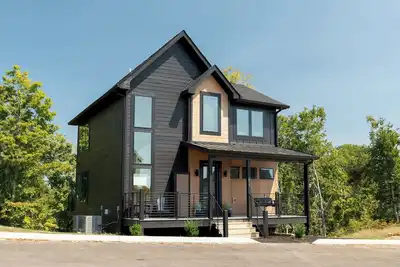 Image de Sleeps 10・Luxe Cabin・View・Hot Tub・Near Water Parks
