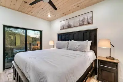 Image de Luxe Cabin W Indoor Pool・Spacious Cabin, Sleeps 10