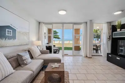 Image de Tropical Haven | Beachfront Getaway w. Pool