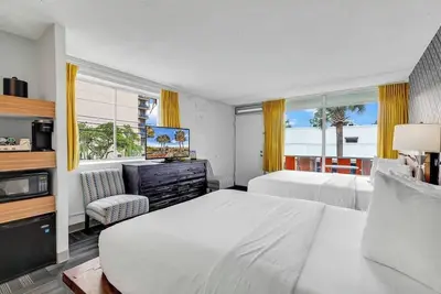 Image de Holiday Shores Double Queen Room 206