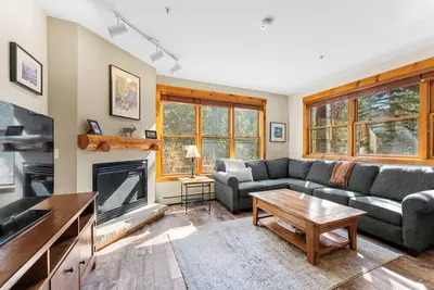 Image de Charming Retreat in Keystone w/ Private Patio & Fireplace, Close to River Run